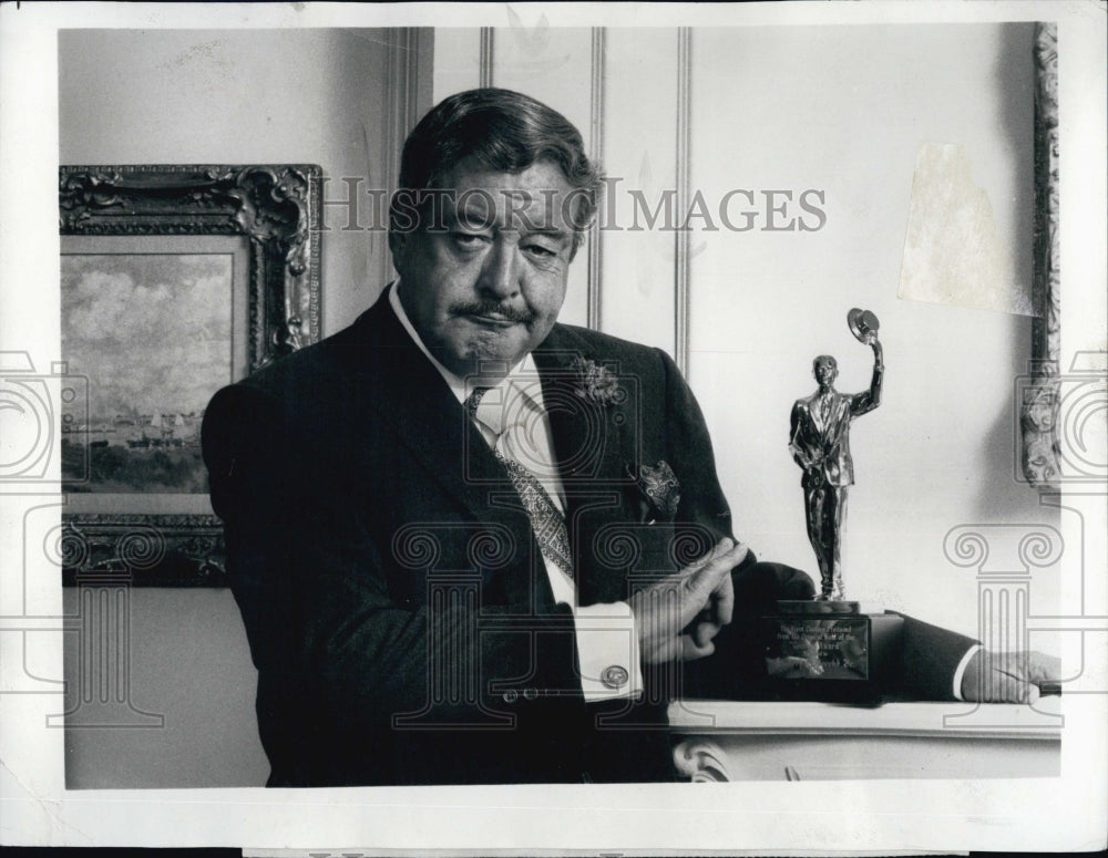 1975 Press Photo Jackie Gleason Hosts The Entertainer Of the  Year Awards- Historic Images