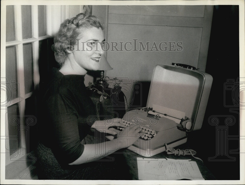 1957 Press Photo Lucille Geyer Typing- Historic Images