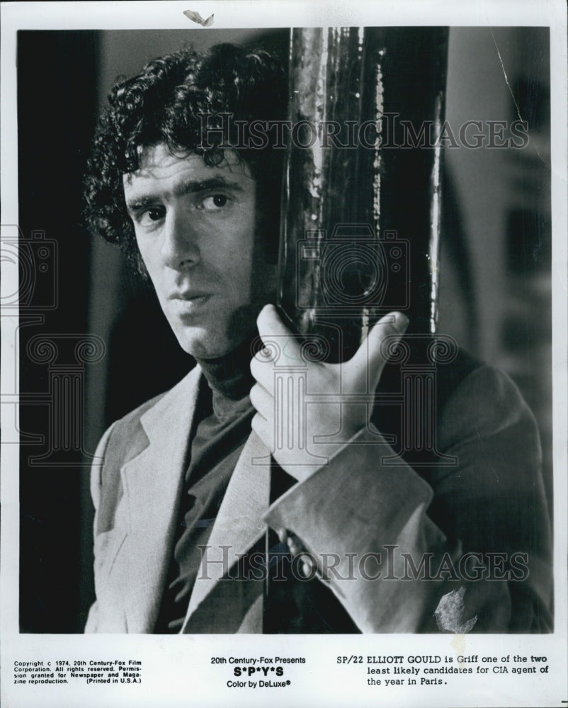 1974 Press Photo Elliott Gould as Griff in &quot;S*P*Y*S&quot;- Historic Images