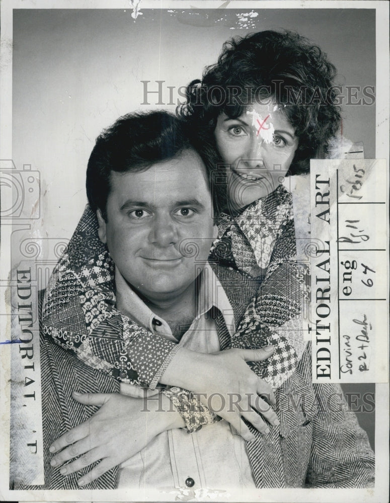 1975 Press Photo Paul Sorvino and Mitzi Hoag in &quot;We&#39;ll Get By&quot;- Historic Images