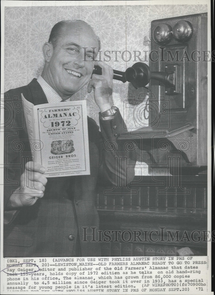 1971 Press Photo Ray Gieger Editor &amp; Publisher of the Old Farmers Almanac- Historic Images