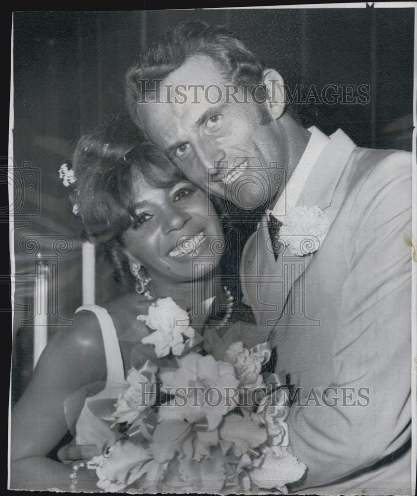 1968 Press Photo Singer Shirley Bassey to Marry Hotelman Sergio Novakof Italy- Historic Images