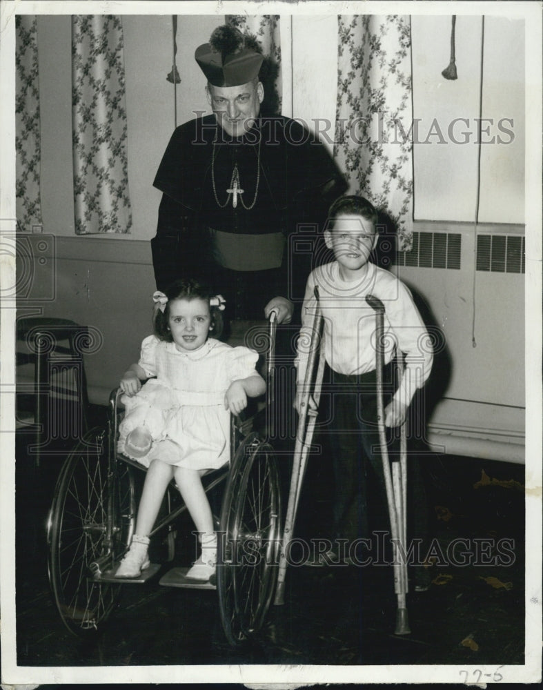 1952 Press Photo Archbishop Richard J. Cushing with Lucy and James Conlan - Historic Images