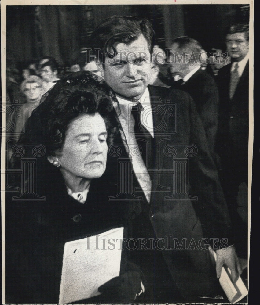 1970 Press Photo Senator Edward M. Kennedy w/ his mother arrive at the Cathedral- Historic Images