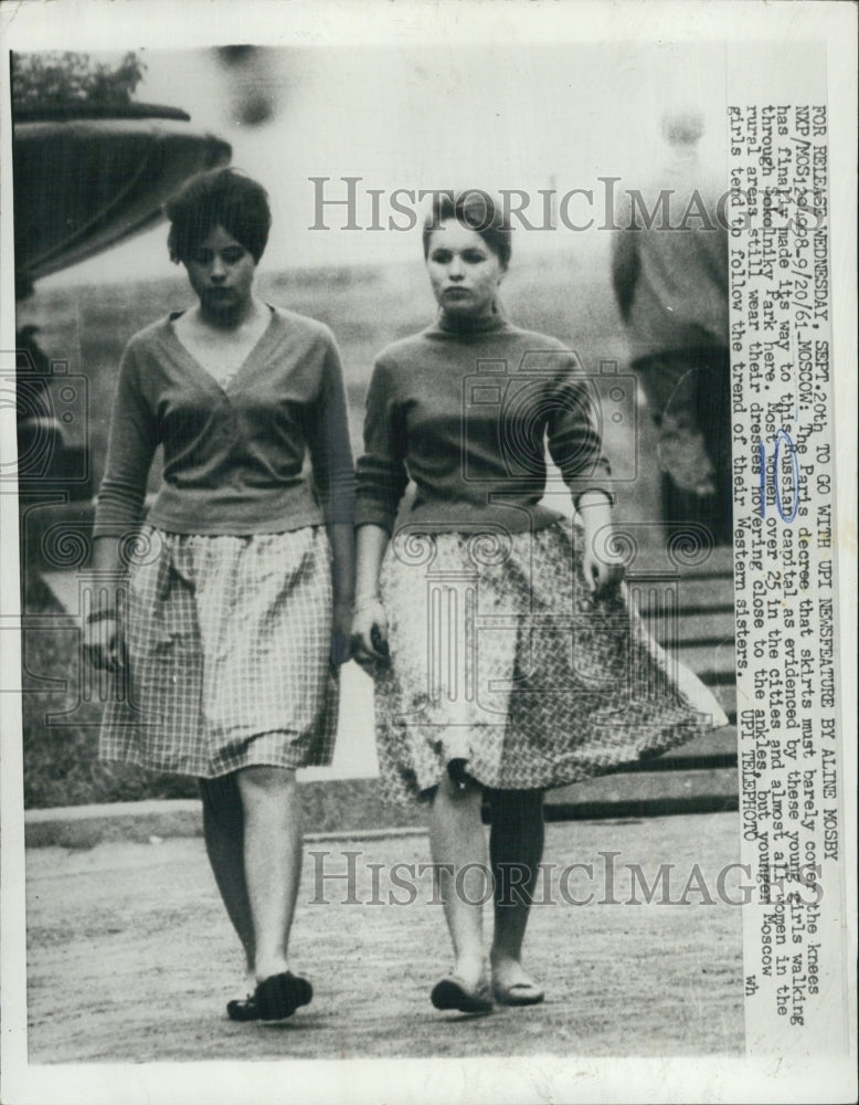 1961 Press Photo Girls Wearing Knee-Length Skirts in Russia- Historic Images