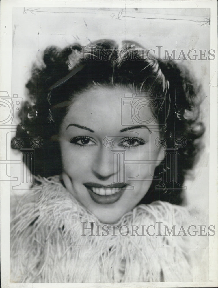 1941 Press Photo Entertainer Roxanne posing- Historic Images