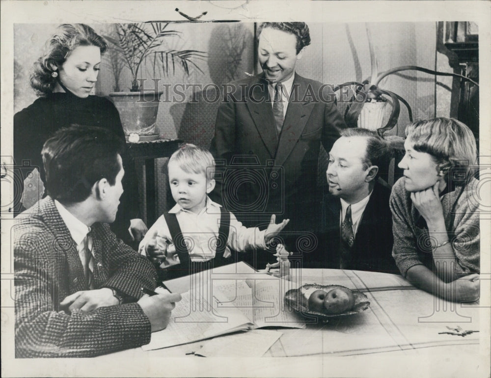 1969 Press Photo Moscow youngster talks over to a answering questions.- Historic Images