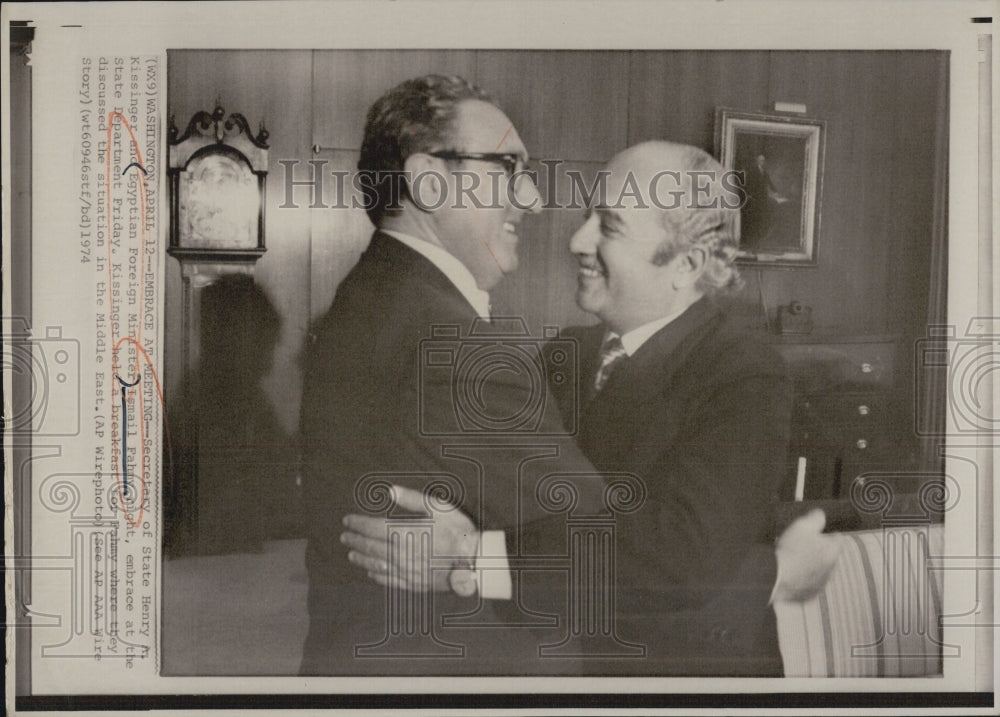 1974 Press Photo US Secretary of State Henry Kissinger and Egyptian Foreign - Historic Images