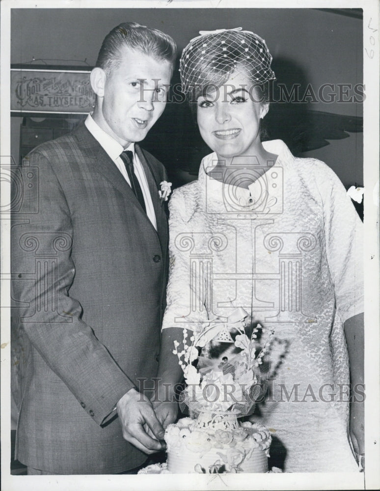 1965 Press Photo Pamela Tucker marries Michael Cusick - Historic Images