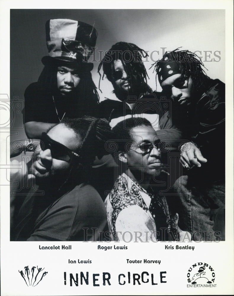 Press Photo Musical Group Inner Circle posing for photo