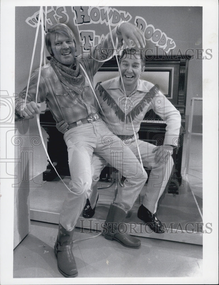 1971 Press Photo Glen Campbell And Buffalo Bob On The Glen Campbell Show- Historic Images