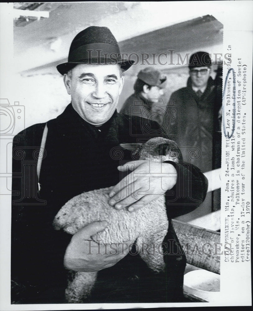 1970 Press Photo Lev Tolkunov Admires Lamb- Historic Images