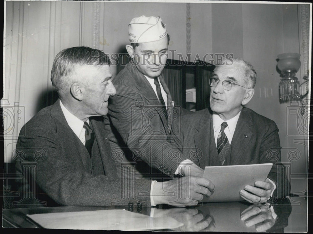 1955 Press Photo Sen. Saltonstall &amp; Collatos try to keep veteran hospitals open- Historic Images