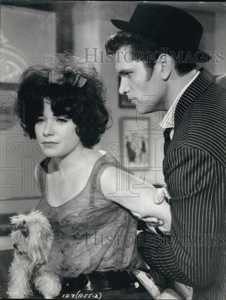1963 Press Photo Film &quot;Irma La Douce&quot; Shirley Maclaine Bruce Yarnell