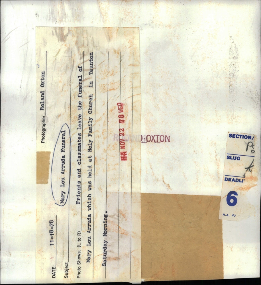 1978 Press Photo Friends and Classmate at the funeral of Mary Lou Arruba.