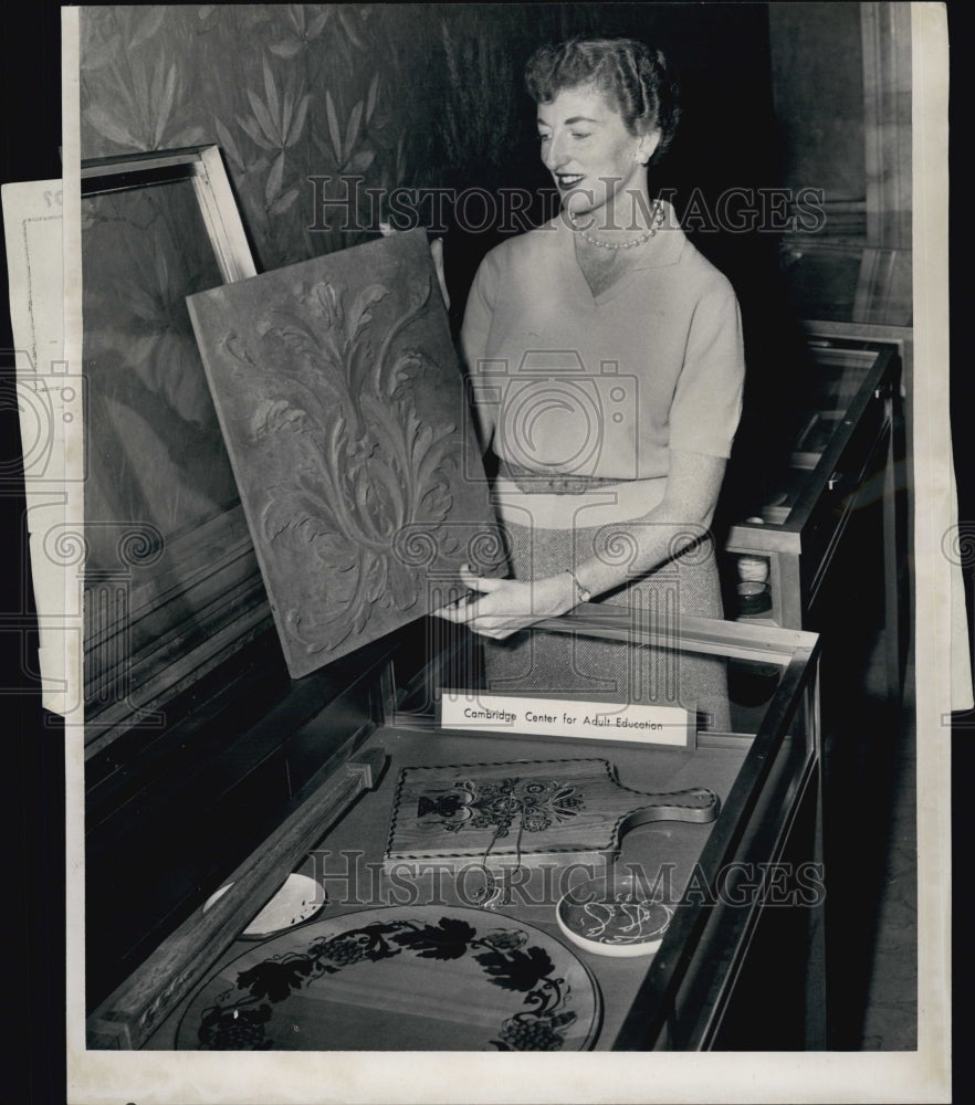 1957 Press Photo Miss Jean Watson at Boston Library Arts & Crafts Exhibit