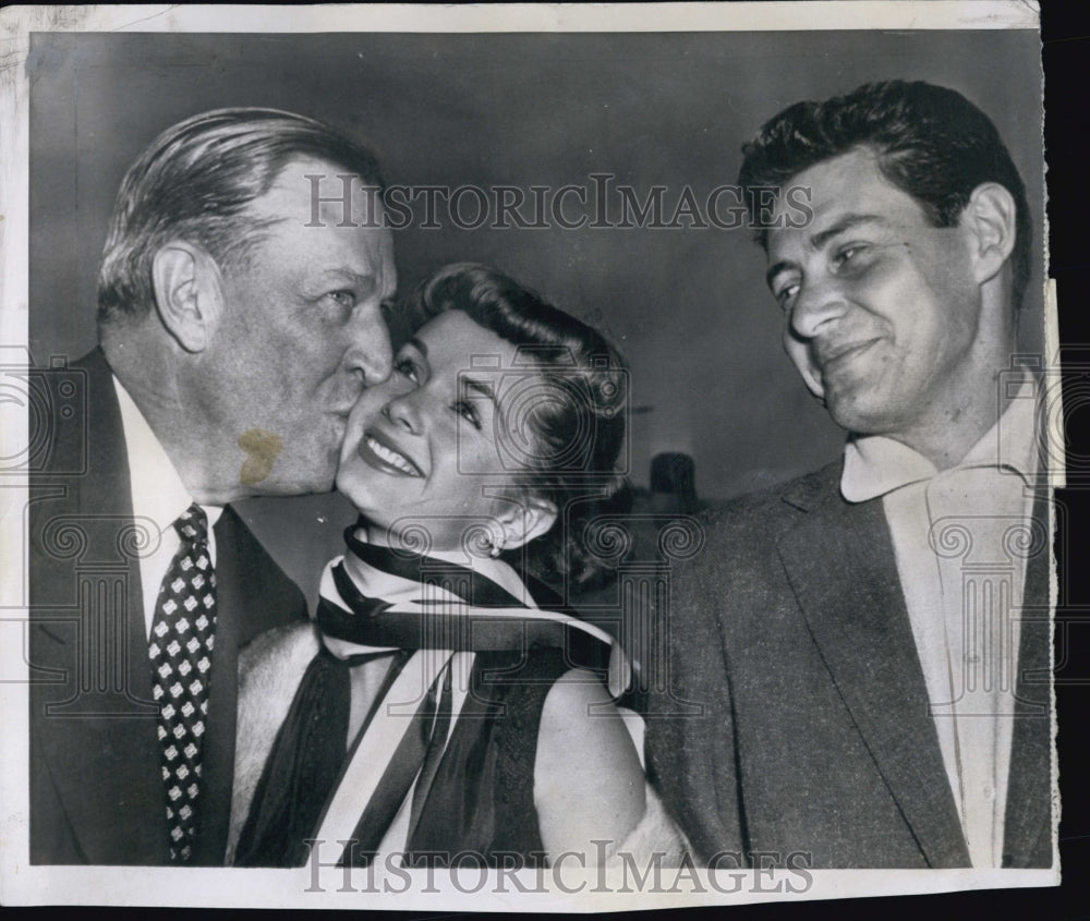 1955 Press Photo Eddie Fischer & Debbie Reynolds with Felix Coste after wedding