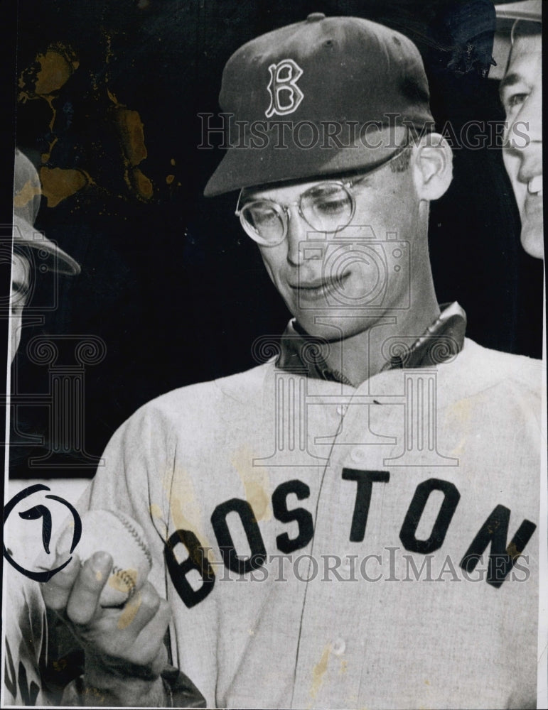 1956 Press Photo Pitcher Dave Sisler of Boston Red Sox holding a ball- Historic Images