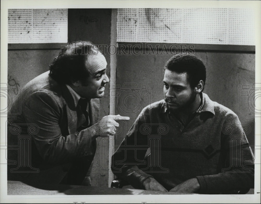 1982 Press Photo J. Alan Thomas, Danny De Vito &quot;Taxi&quot; - RSM00567
