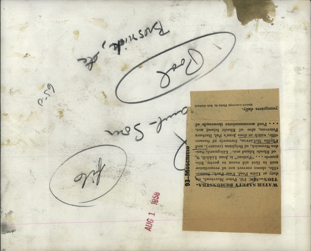 1958 Press Photo Ptl. Peter Morrissel Sandra Mresnick Phyliss McCarron Water