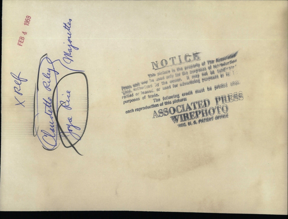 1959 Press Photo Claudette Riley Joyce Rice first place trophy National