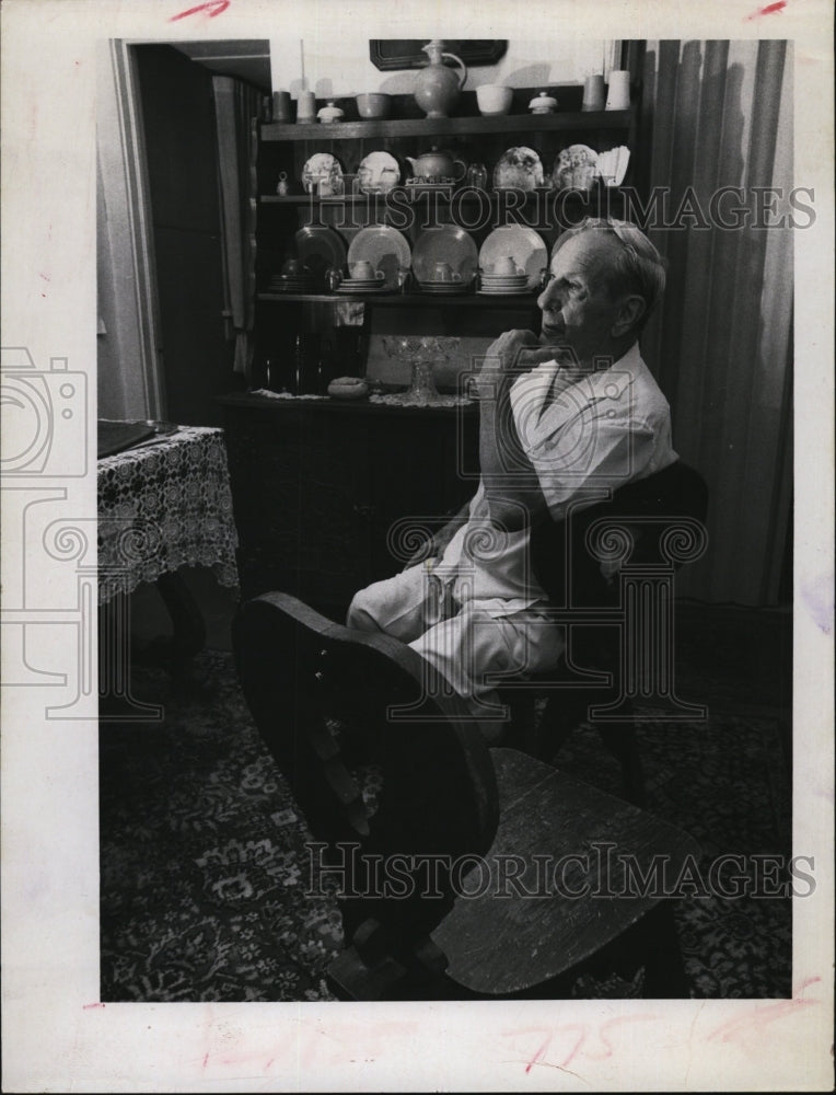 1968 Press Photo Newton B. Packer, furniture designer - RSM03719