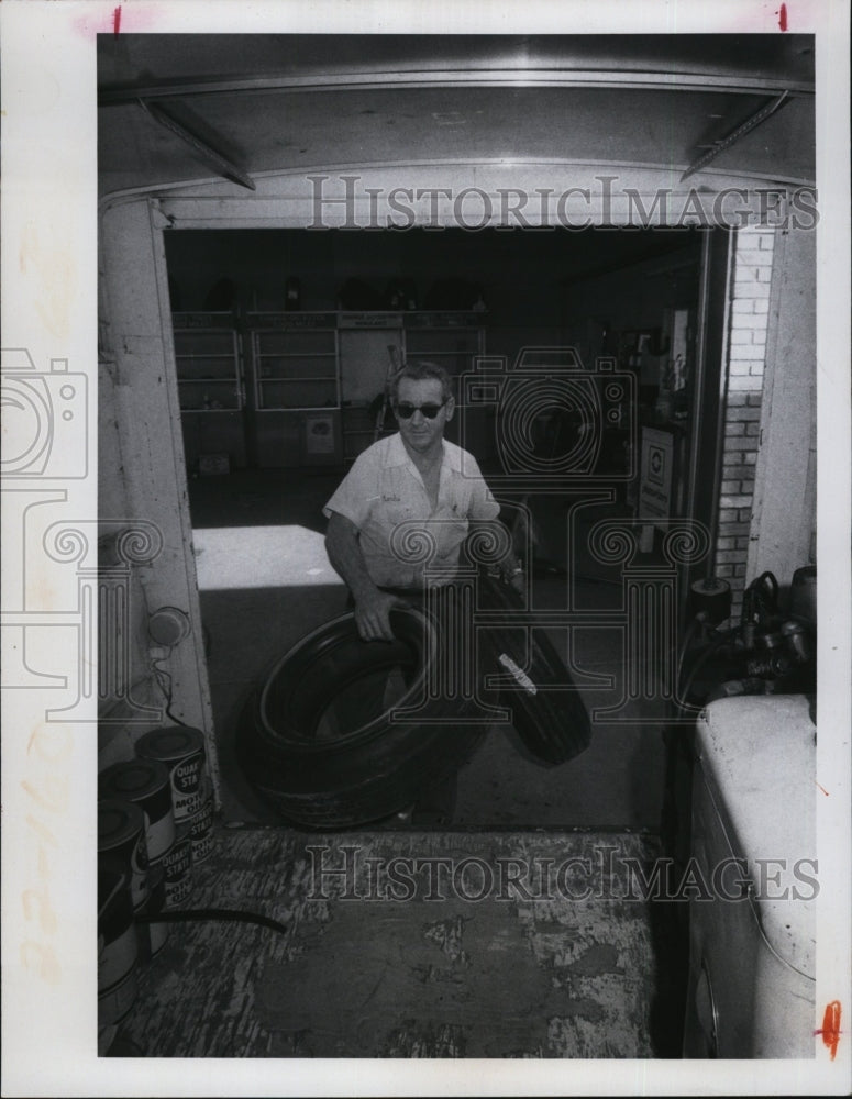 1975 Press Photo Mr Williams 7 equipment at now empty Fla. sy=tation - RSM04305