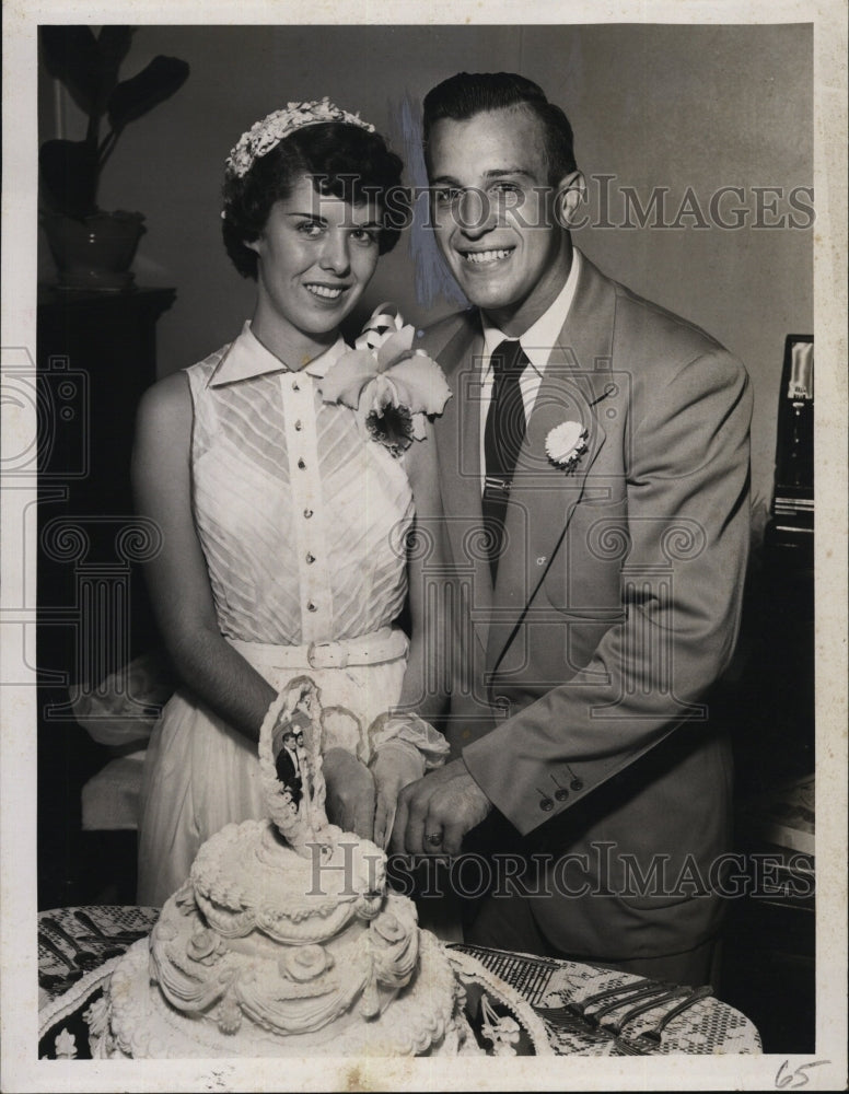 1952 Press Photo Mr. Mrs. James E. Werton - RSM05743