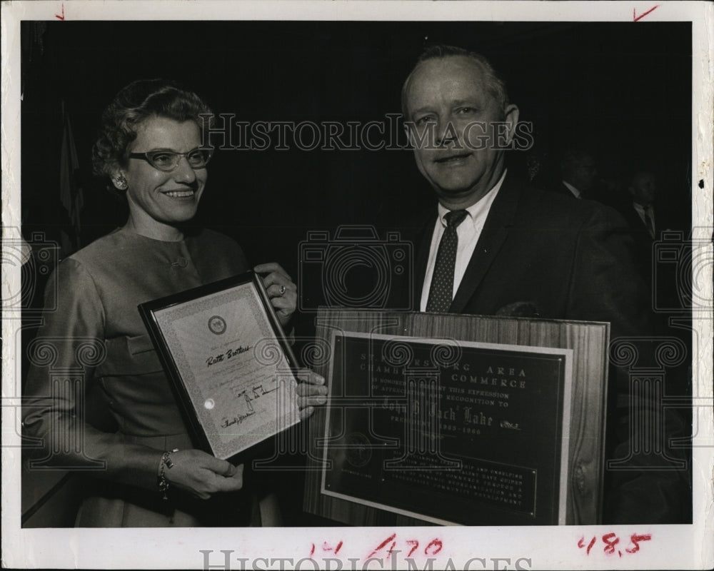 1966 Press Photo Jack Lake Secretary Port O-Call - RSM07843