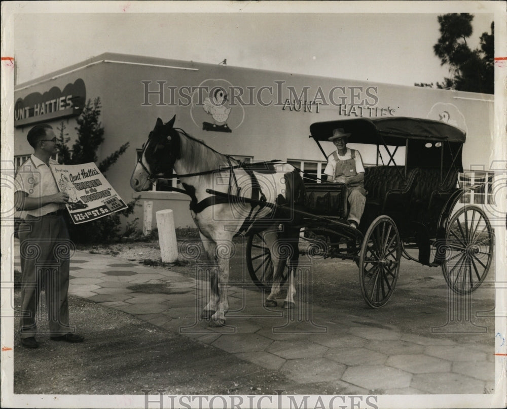 2008 Press Photo Frank Boore, Frank Jenkins with horse & surrey cart - RSM08267
