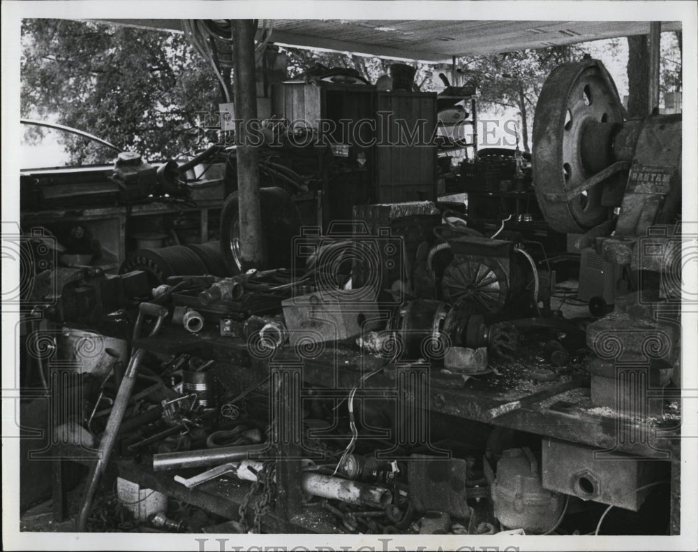 1976 Press Photo Clarence Hobbs, Junk Dealer Business - RSM08509