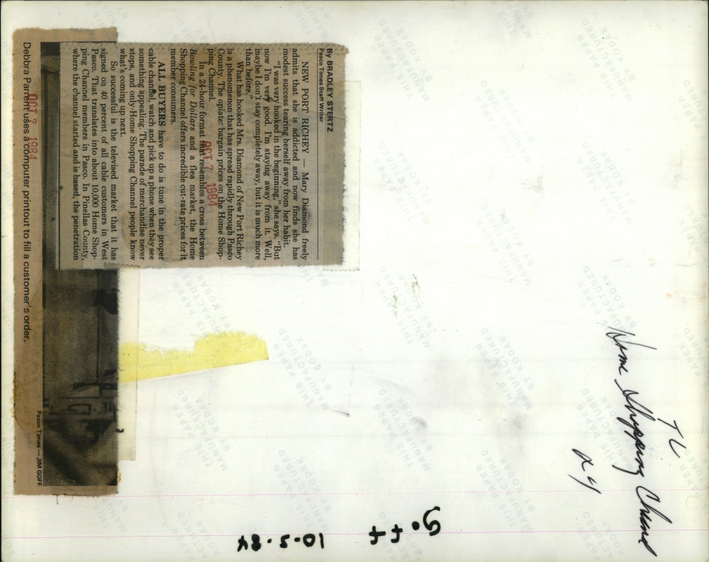 1984 Press Photo Debborah Parrent Uses Computer Printout To Fill Customer's Orde