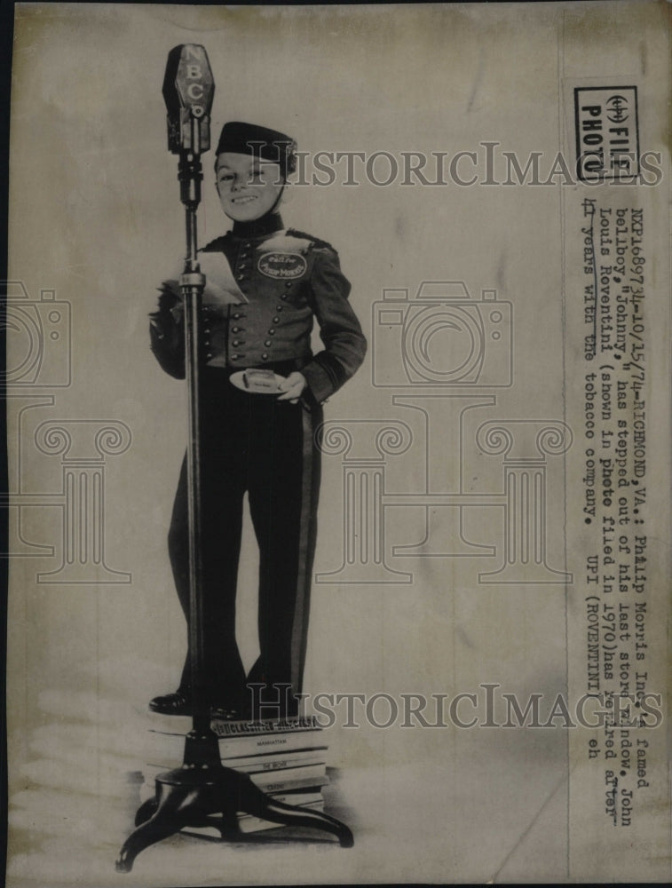 1974 Press Photo Philip Morris Inc. bellboy Johnny John Louis Reventini