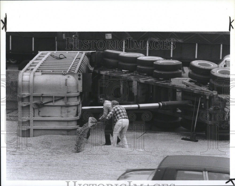 1988 Press Photo two men help overturned truck gravel traffic Interstate 75