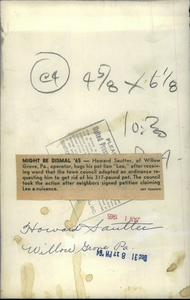 1965 Press Photo Howard Sauter and Pet, Leo, Make Neighbors Nervous - RSM16253