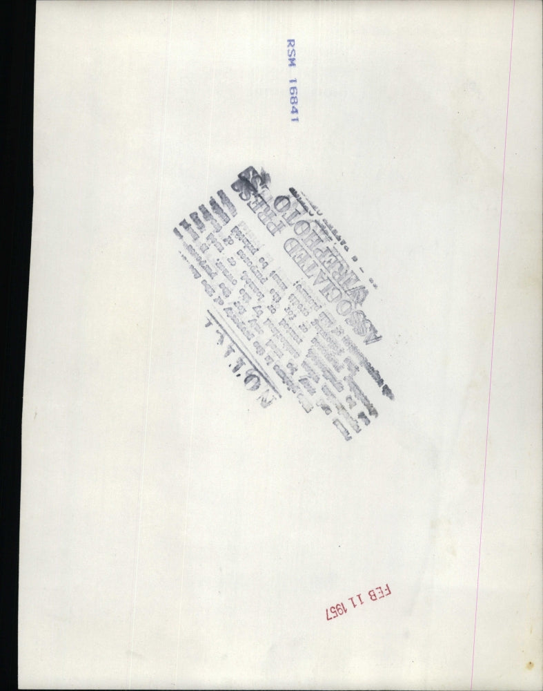 1957 Press Photo William Worthy Back From Red China arriving in New York