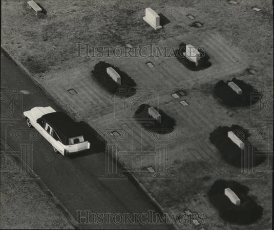 Historic Images -Aerial view of Coach Paul (Bear) Bryant funeral<br><br>Photo dimensions are 9.5 x 8 inches.<br><br>Photo is dated 1983.<br><br> Photo back: <br><br> <img src="http://hipe.historicimages.com/images/abna/abna00034b.jpg"width="340">