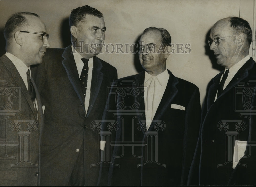 1958 Press Photo Montgomery, Alabama-Commissioners and lawmakers meet to confer. - Historic Images