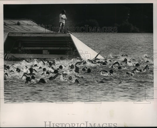 1986 Press Photo Alabama-Triathlon swimmers at Oak Mountain State Park. - Historic Images
