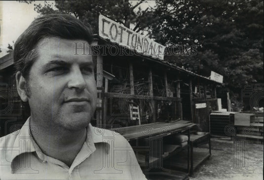 1977 Press Photo Alabama-Dr. Truman Baker at Cotton-Dale Trading Post.