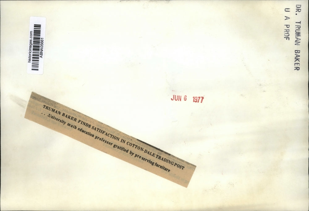 1977 Press Photo Alabama-Dr. Truman Baker at Cotton-Dale Trading Post.