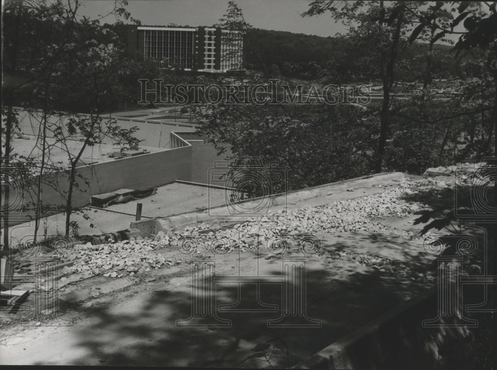 1975 Press Photo Alabama-Birmingham-Section of Smyer Road crumbles after rains.
