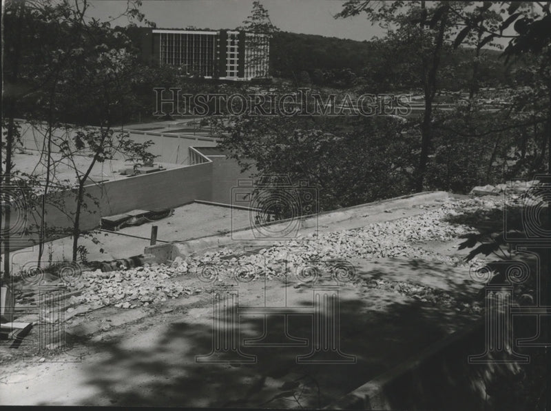 Load image into Gallery viewer, 1975 Press Photo Alabama-Birmingham-Section of Smyer Road crumbles after rains.
