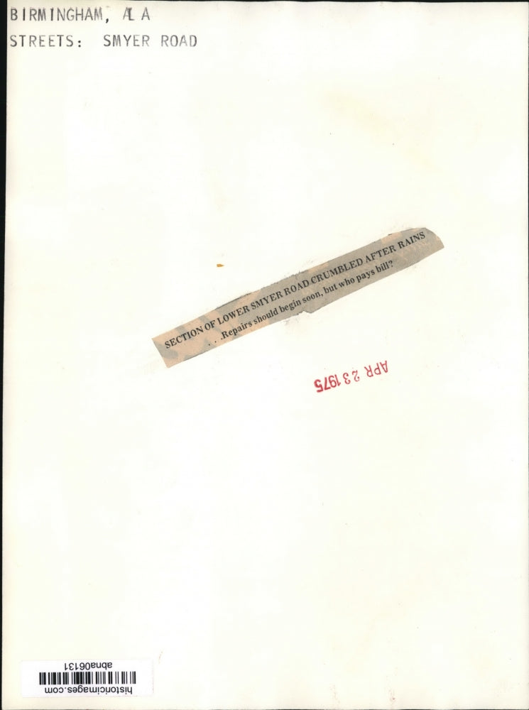 1975 Press Photo Alabama-Birmingham-Section of Smyer Road crumbles after rains.