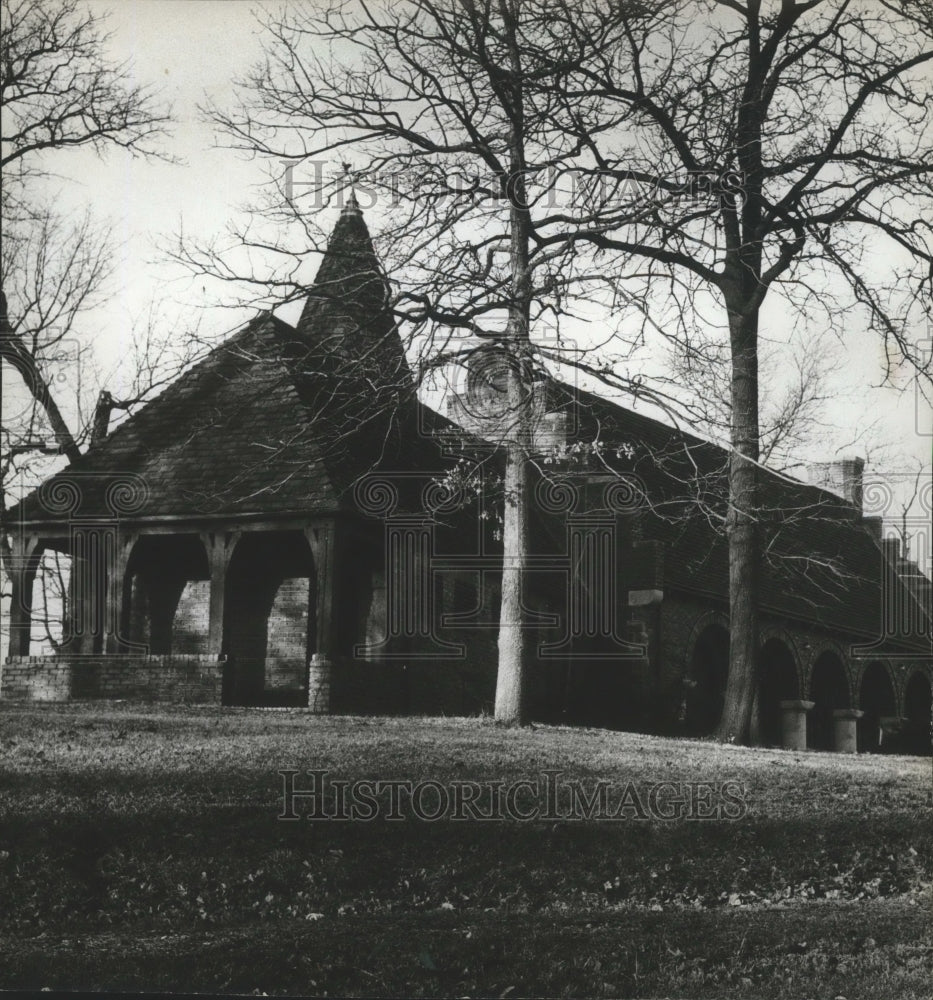 1961 Press Photo Alabama-Avondale Park&#39;s aging villa may be headed for facelift. - Historic Images