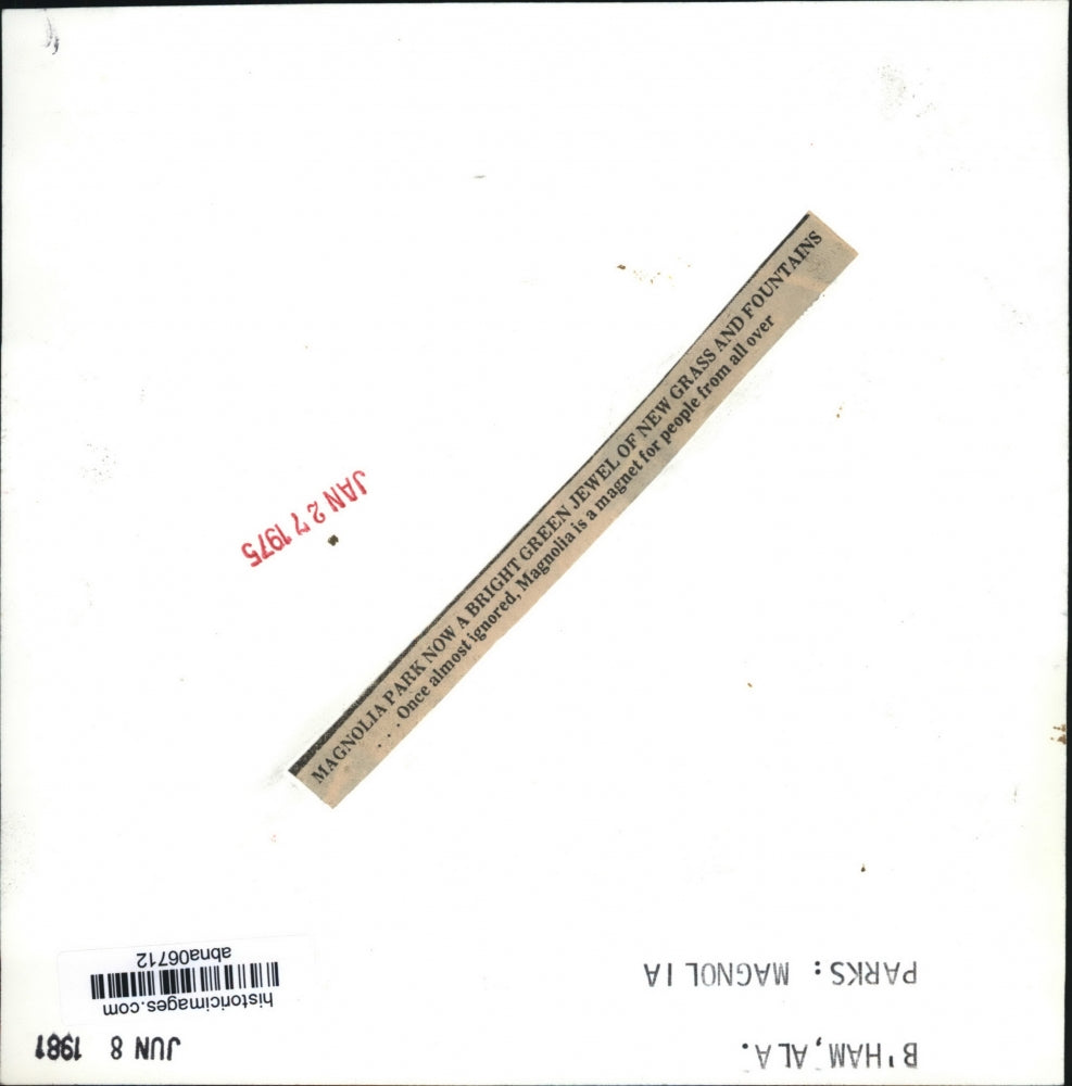 1975 Press Photo Alabama-People enjoying Birmingham's renovated Magnolia Park.