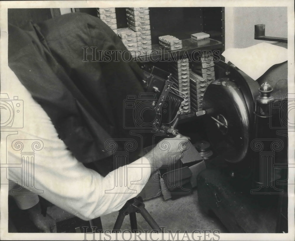 1966 Press Photo Alabama-Brent-man robbing a bank.- Historic Images