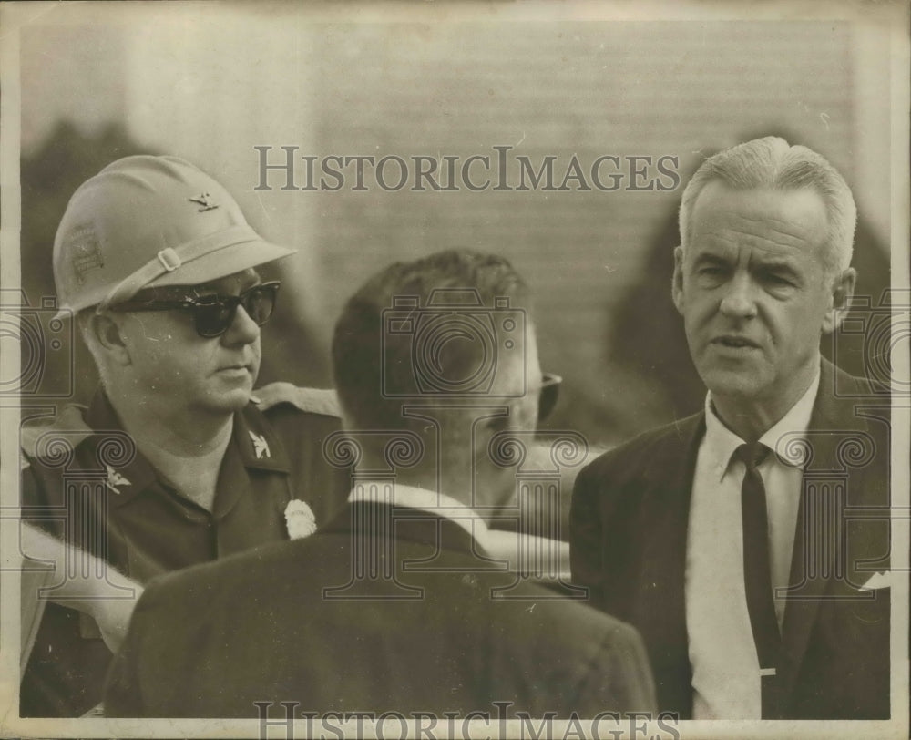 1964 Press Photo Officials Confer During Protest, Birmingham, Alabama- Historic Images