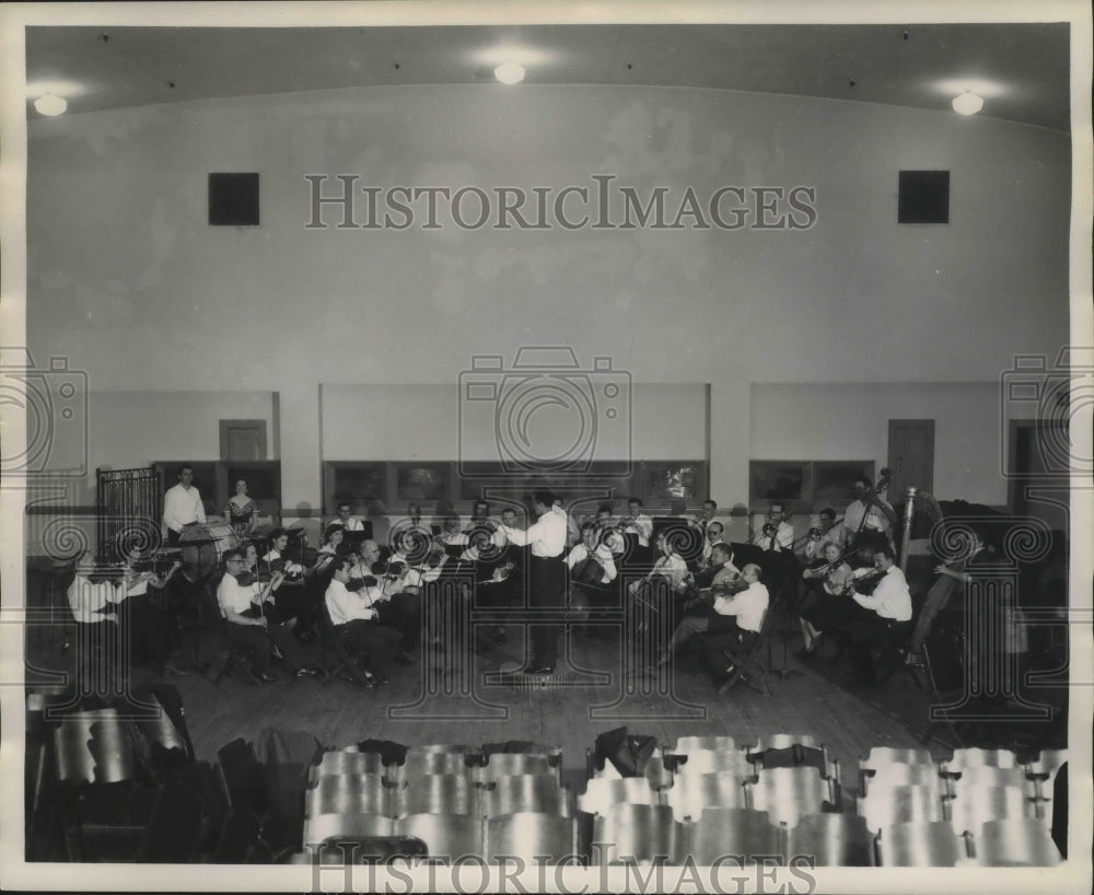 1960 Press Photo Alabama Pops Orchestra Tunes Up- Historic Images