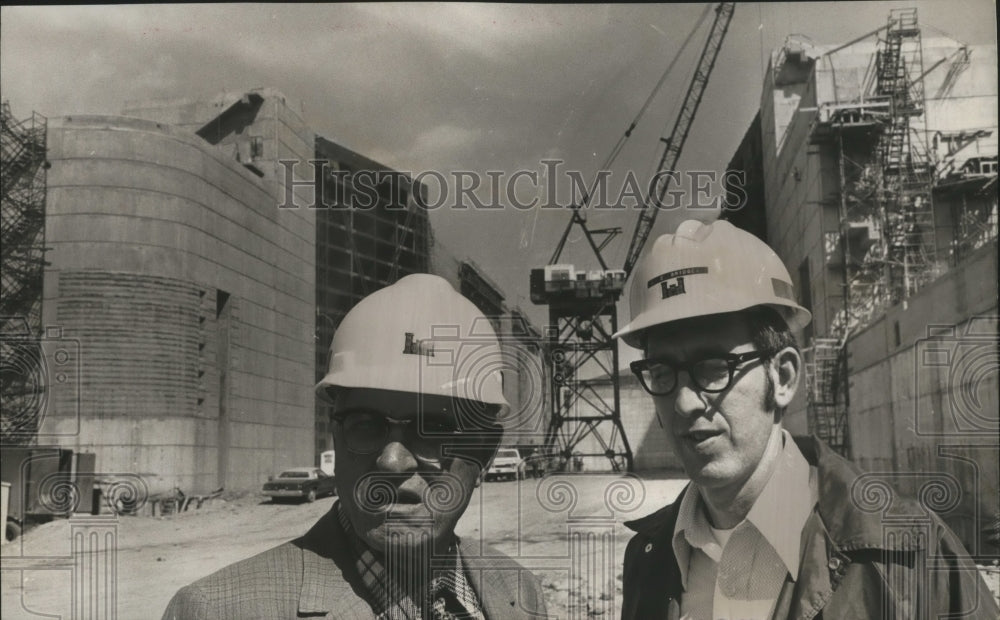 1974 Press Photo Alabama-Bankhead construction officials examine new lock site.- Historic Images